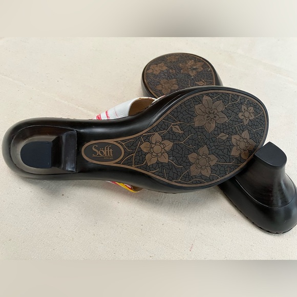 SOFFT brand 8.5, all leather upper, lining, &sock Pumps. Multicolored. 2.5” heel - Picture 4 of 7